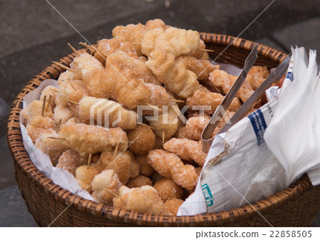 Vietnamese fried bread 22858505