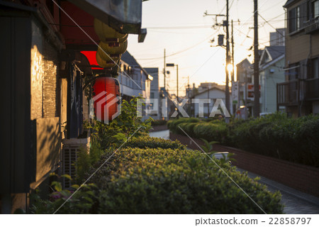 住宅區的酒吧 住宅區的酒吧 22858797