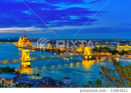Szechenyi Chain Bridge Szechenyi Chain Bridge 22863821