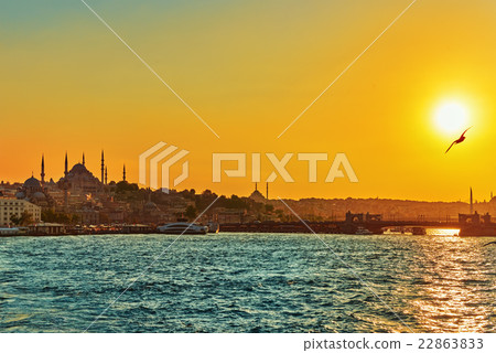 Istanbul View of the sunset in the rays of the sun Istanbul View of the sunset in the rays of the sun 22863833