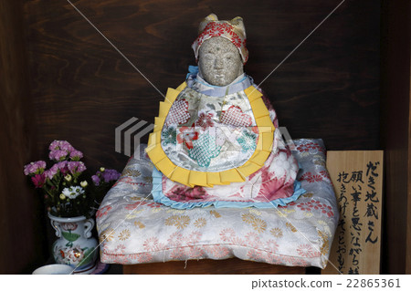 Embracing Jizo 22865361