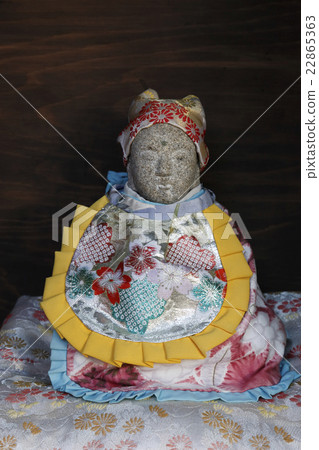 Embracing Jizo 22865363