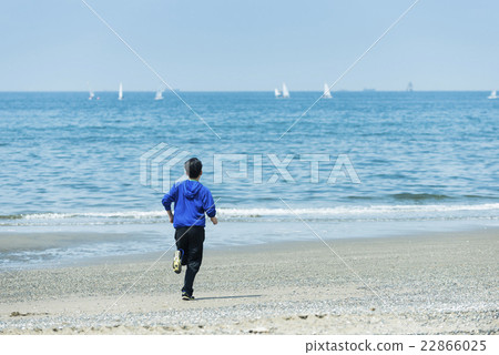 Young people running on the beach 22866025