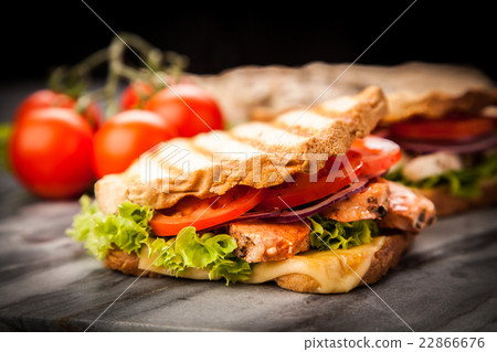 Grilled chicken sandwich 22866676