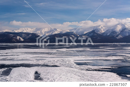 Transparent ice near the Holy Nose Peninsula. 22867307