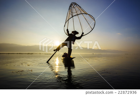 Fishermen in Inle Lake, Shan State, Myanmar 22872936