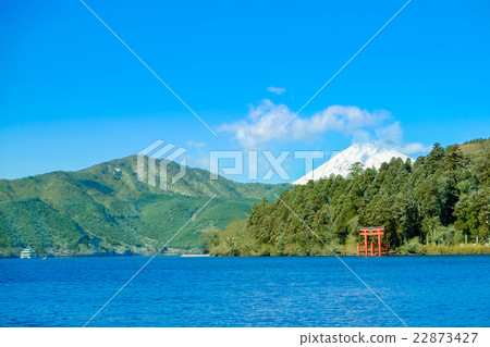 Red torii gate under lake Ashinoko with Mount Fuji 22873427