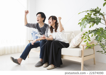 年輕夫婦 22874090