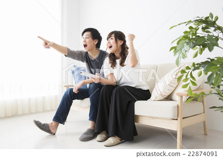 年輕夫婦 22874091