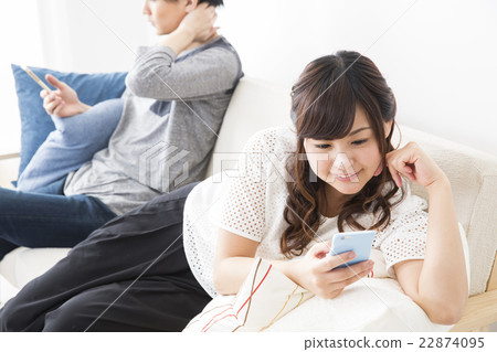 年輕夫婦 22874095