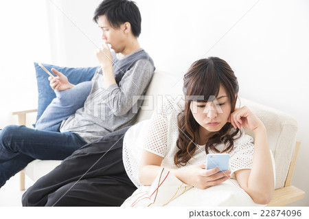 年輕夫婦 22874096