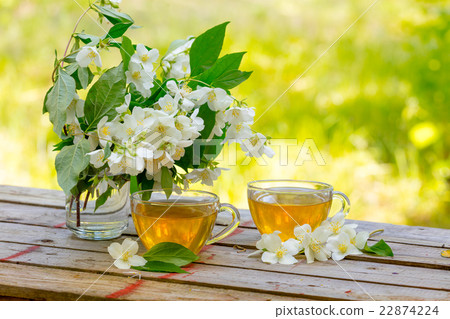 Two cups of green tea with jasmine flowers 22874224