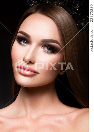 Beauty fashion model girl with bright makeup Beauty fashion model girl with bright makeup 22875880