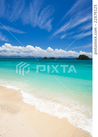 Beach in Okinawa · Beach on the mountain entrance Beach in Okinawa · Beach on the mountain entrance 22876125