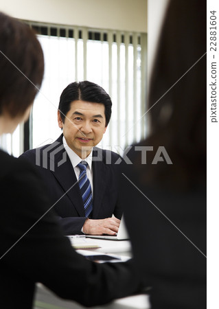 Businessmen having a meeting 22881604