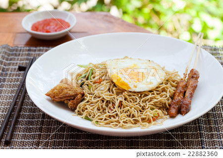 Nasi Goreng with fried egg, chicken 22882360