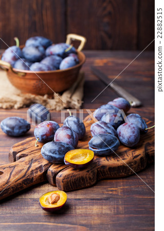 Fresh organic plums in copper bowl Fresh organic plums in copper bowl 22882515