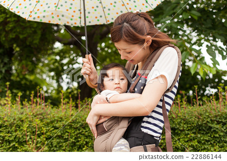 與傘的親子照片 與傘的親子照片 22886144