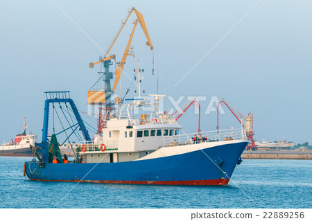Seiner fishing in the bay. 22889256