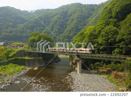 御殿場線穿過鐵橋 22892207