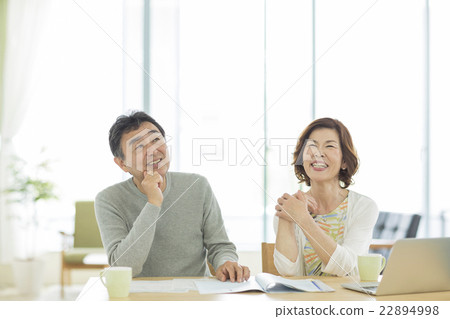 Thinking senior couple 22894998