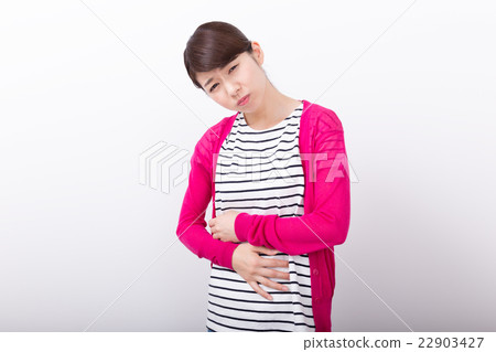 A woman who holds her stomach 22903427