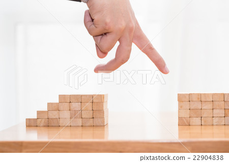 Hand jump through the gap between wood block Hand jump through the gap between wood block 22904838