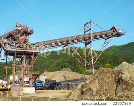 Conveyor which transports crushed stone of earthquake restoration 22907559