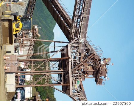 運送地震修復的碎石的輸送機 22907560