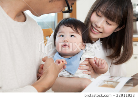 Parents family smiling at babies Parents family smiling at babies 22911928