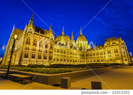 Hungarian Parliament at night, Budapest, Hungary Hungarian Parliament at night, Budapest, Hungary 22913201