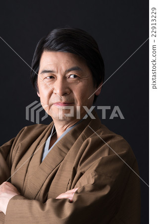 Middle man (Kimono) 22913229