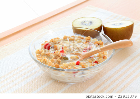 Granola, cereal 22913379