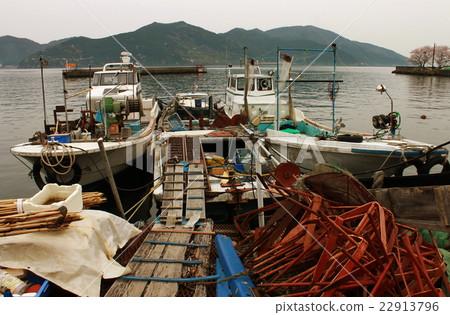 A fishing boat anchored at the port of Okijima 22913796