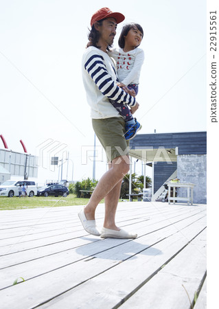 Seaside family life 22915561
