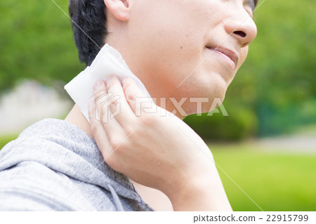 男人出汗了 22915799