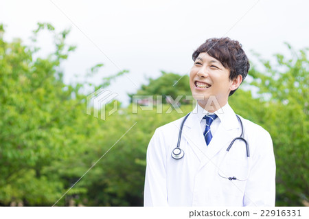 A doctor 22916331