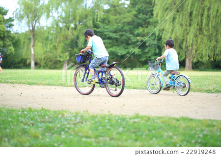 Cycling friends with brothers Cycling friends with brothers 22919248