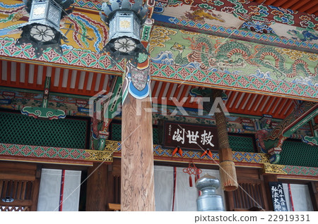[Saigoku Kannon Pilgrimage] No. 24, under the colorful eaves of the main hall of Nakayamadera, Takarazuka City, Hyogo Prefecture 22919331