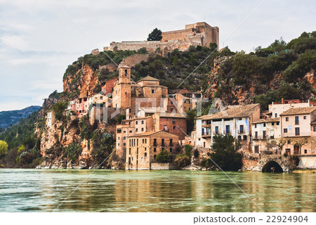 Miravet village and Ebro river 22924904