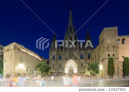 Cathedral of the Holy Cross and Saint Eulalia in night. Barcelona Cathedral of the Holy Cross and Saint Eulalia in night. Barcelona 22927391