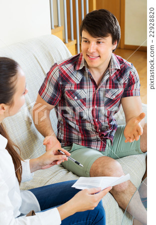 Man discussing with agent 22928820