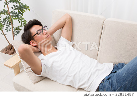 I go to bed with a young man sofa 22931497