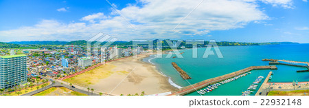 鴨川市海岸和townscape鳥瞰圖 22932148