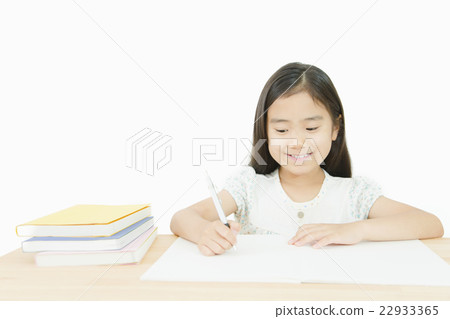 Girl studying 22933365