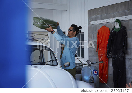 West Coast garage 22935197