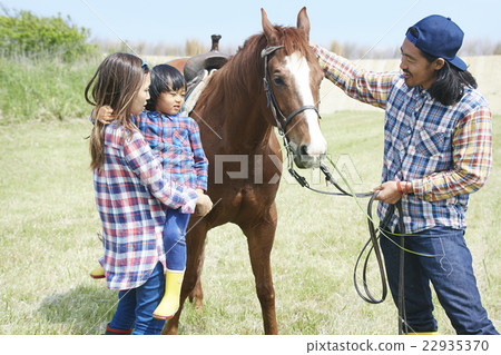 父母和小孩的馬 父母和小孩的馬 22935370