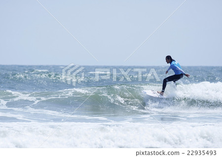 Surfer Portrait 22935493