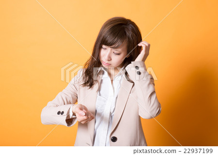Japanese women who are concerned about time 22937199