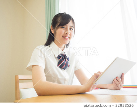 女孩高中學生與平板電腦 女孩高中學生與平板電腦 22938526
